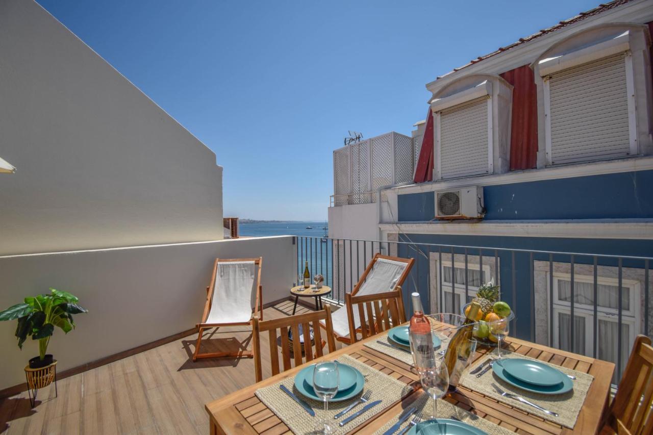 Central & Stylish 2 Bedroom Apartment W/ Balcony Cascais Eksteriør billede