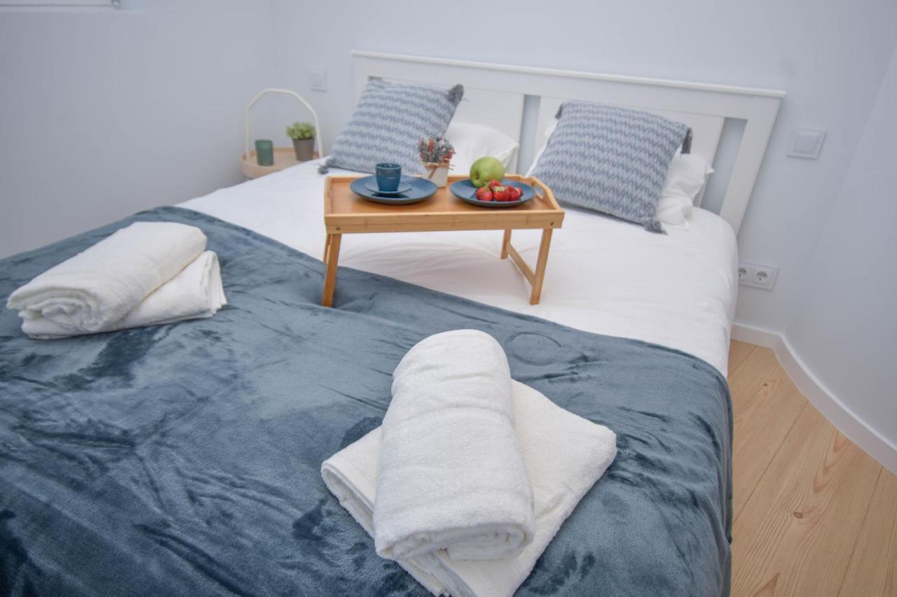 Central & Stylish 2 Bedroom Apartment W/ Balcony Cascais Eksteriør billede