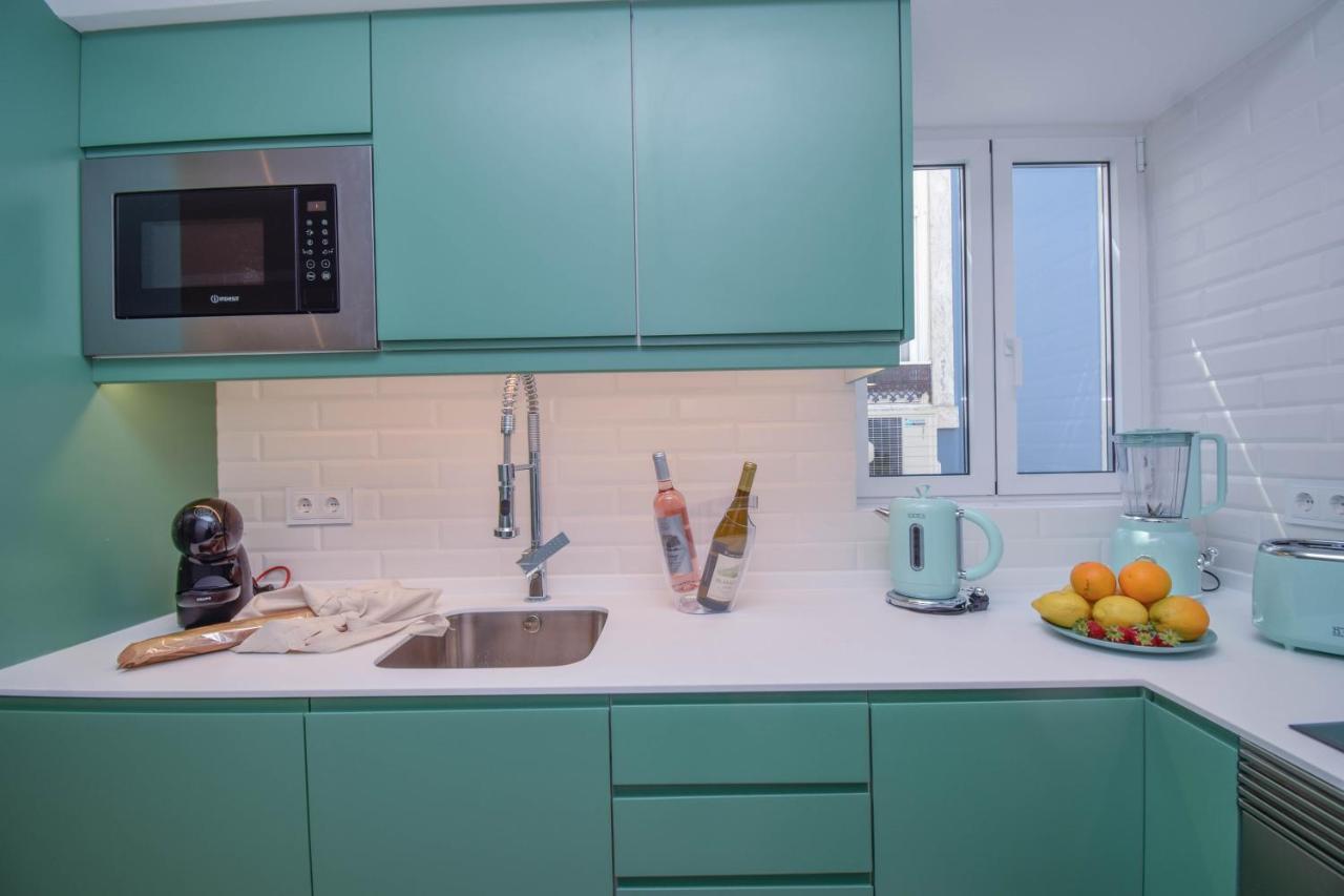 Central & Stylish 2 Bedroom Apartment W/ Balcony Cascais Eksteriør billede