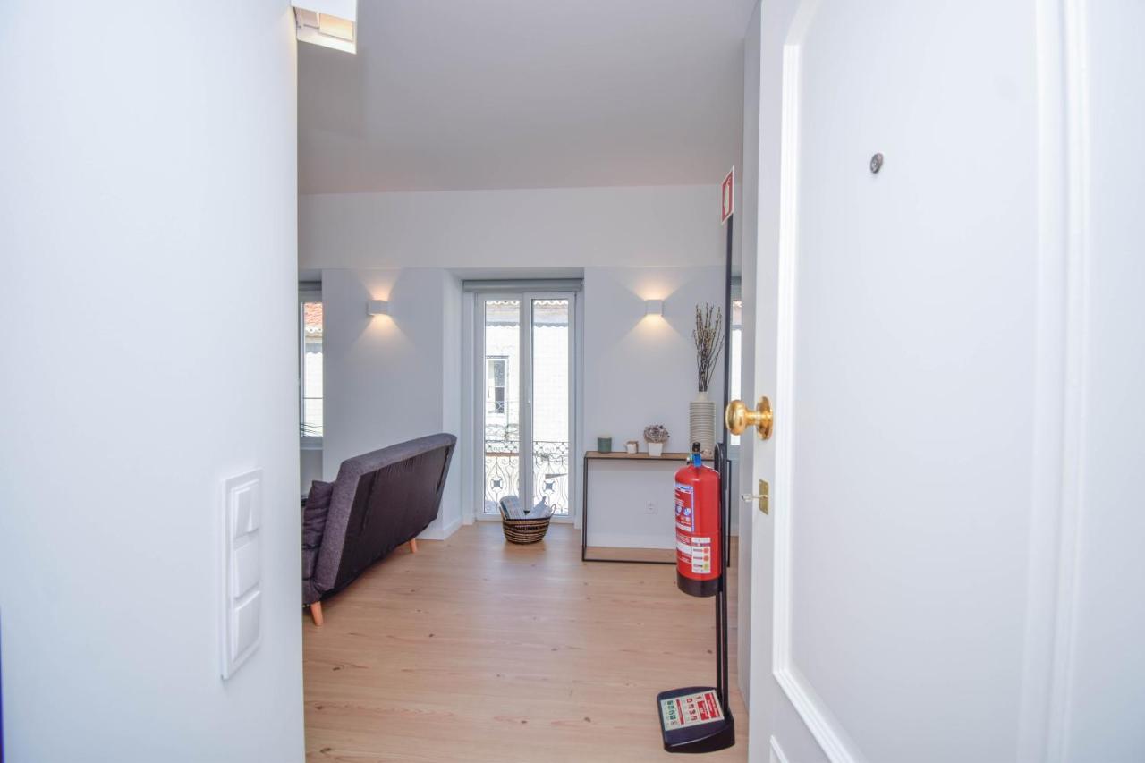 Central & Stylish 2 Bedroom Apartment W/ Balcony Cascais Eksteriør billede